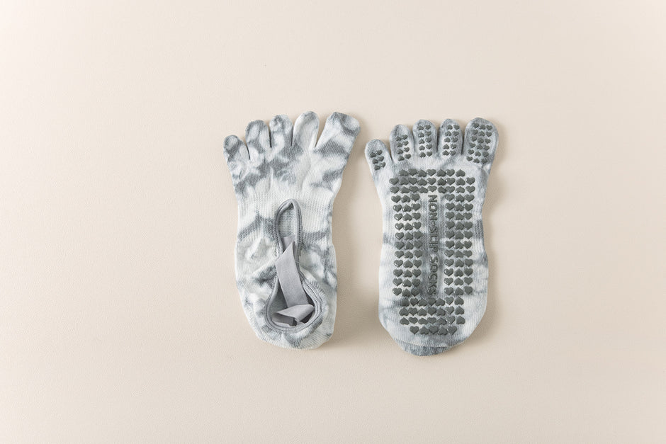 2 Pairs Grey Tie-Dye Non-Slip Yoga Socks for Women - Five-Toe Cotton Blend Socks for Pilates and Indoor Sports